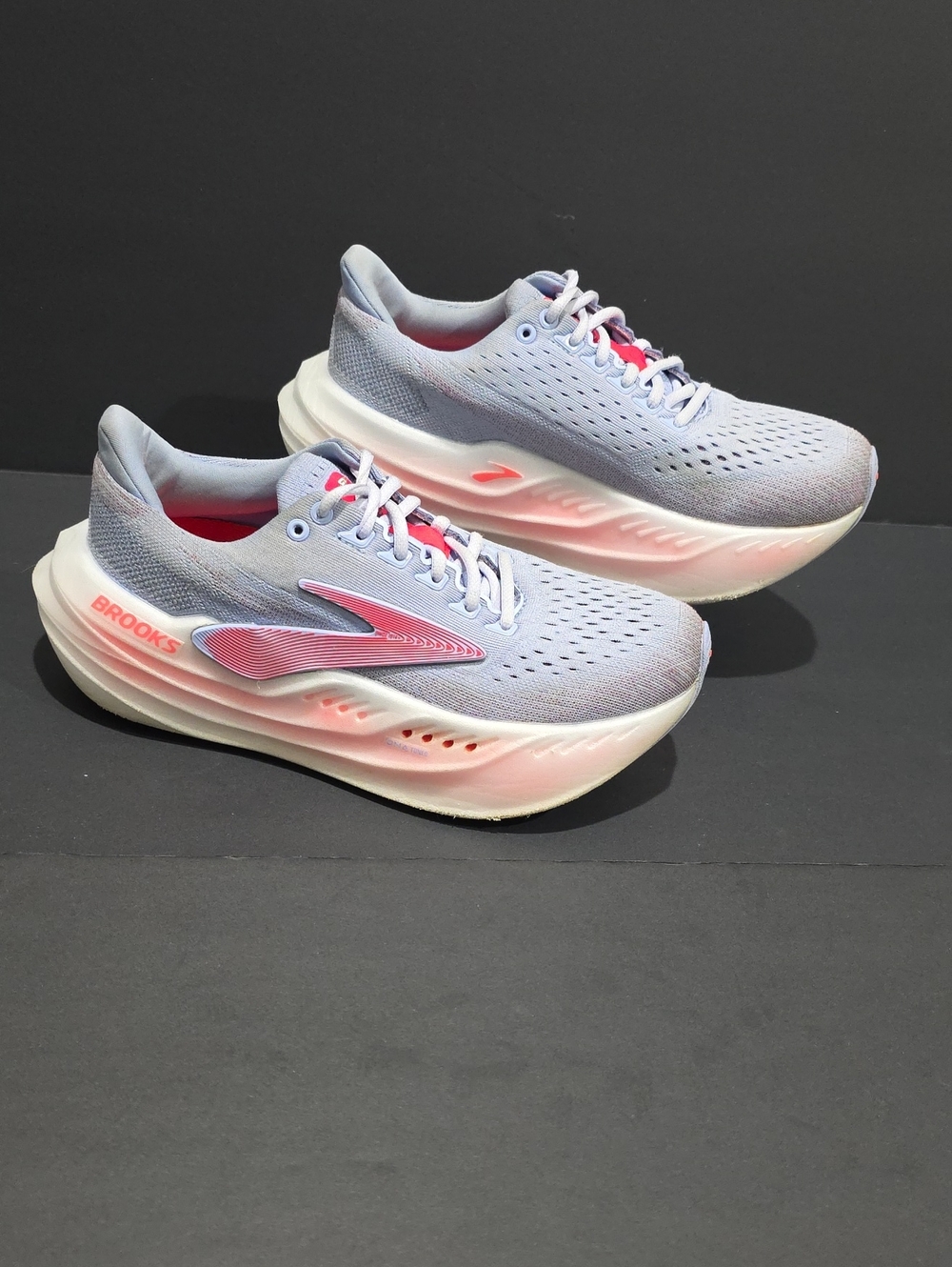 Brooks Glycerin MAX Women's Sneakers — Light Gray with Pink Highlights Size 8